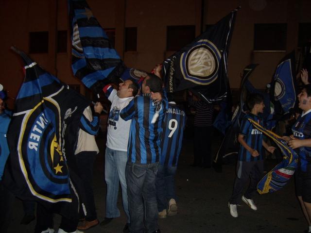 FESTA PER LA CONQUISTA COPPA DEI CAMPIONI 2010 (11).JPG